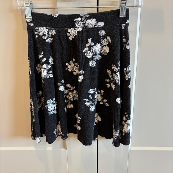 SO Skater Skirt Black White Summer Floral Soft Flowy Women's Small - Picture 2 of 4